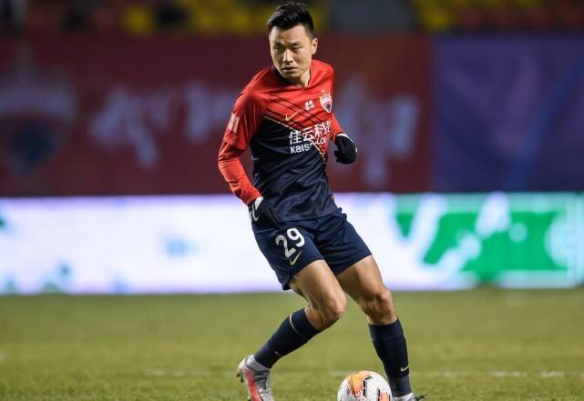  德甲揭幕战现重大冲突，两队球员群殴染红引热议  