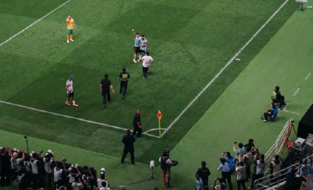  那不勒斯狂轰四球大胜拉齐奥登顶积分榜