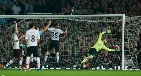  库杜斯凌空抽射惊艳，西汉姆联主场掀翻曼城