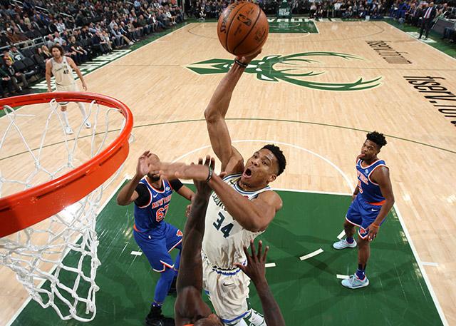  字母哥狂轰四十加，雄鹿主场碾压篮网稳固榜首  